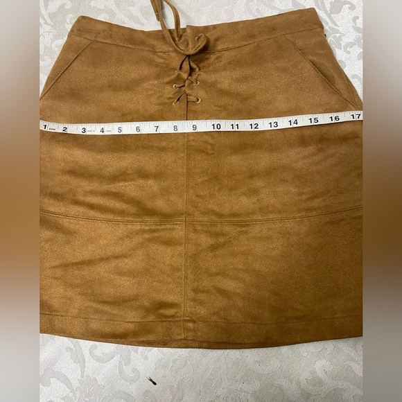 Lauren Conrad Faux Suede skirt size 2 - Picture 9 of 9